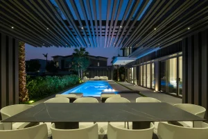 5 Luxury Outdoor Kitchen Layouts For Seamless Entertaining