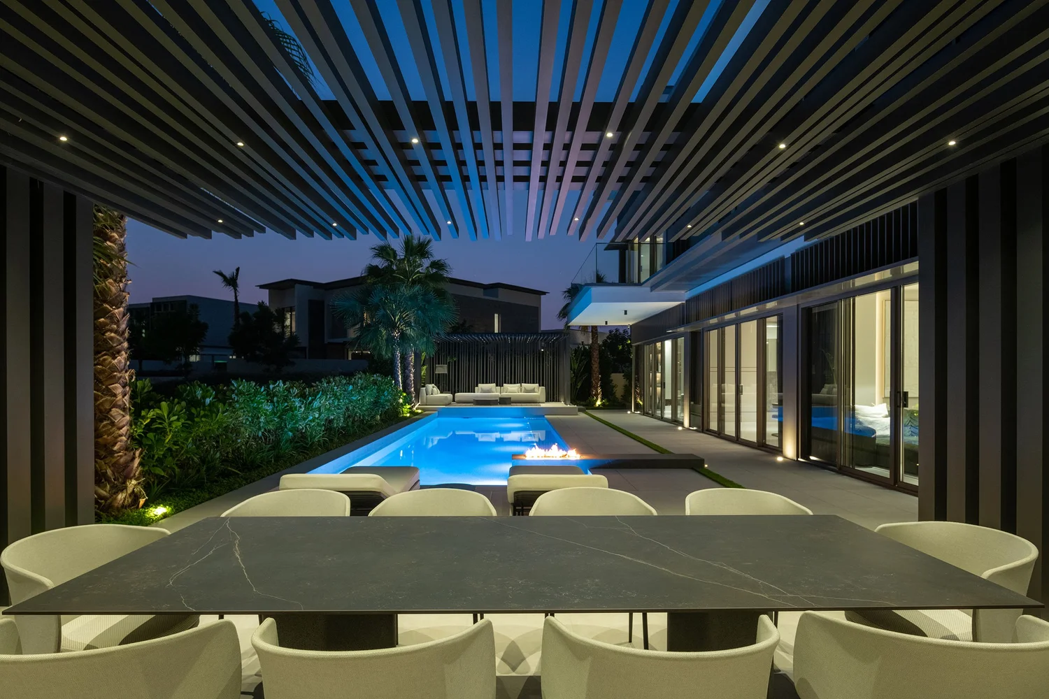 5 Luxury Outdoor Kitchen Layouts For Seamless Entertaining
